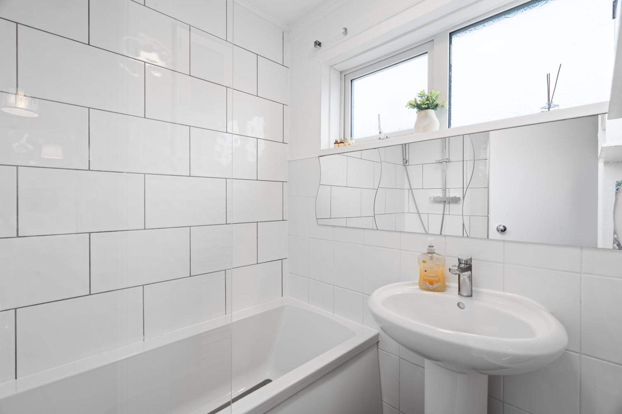 A Charming 3 Bed Home Next To Nec And Birmingham International Airport Marston Green Екстериор снимка